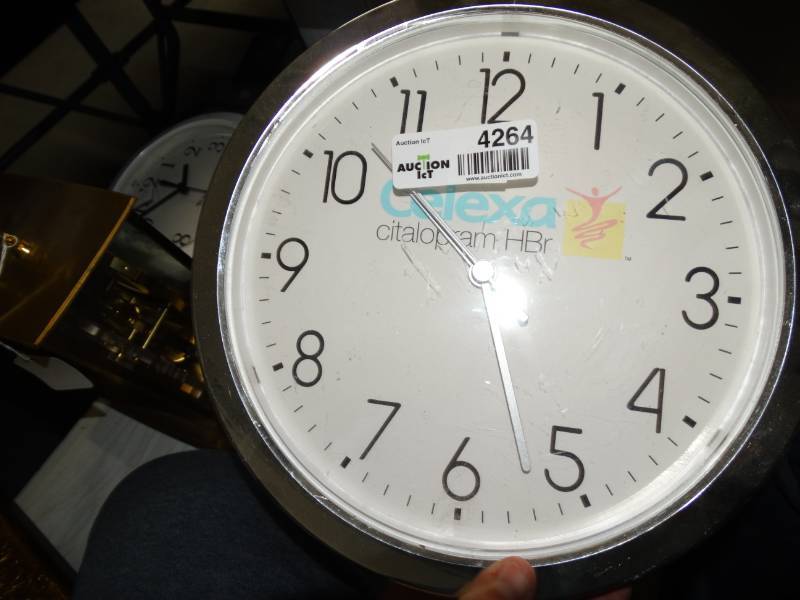 lot 4264 image: Lot of wall clocks