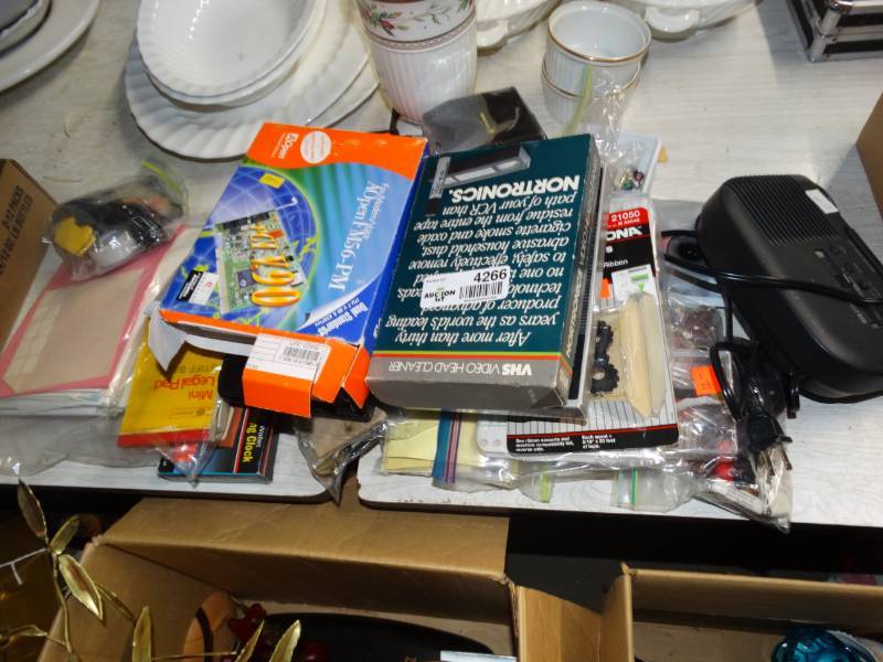 lot 4266 image: Lot of office stationary
