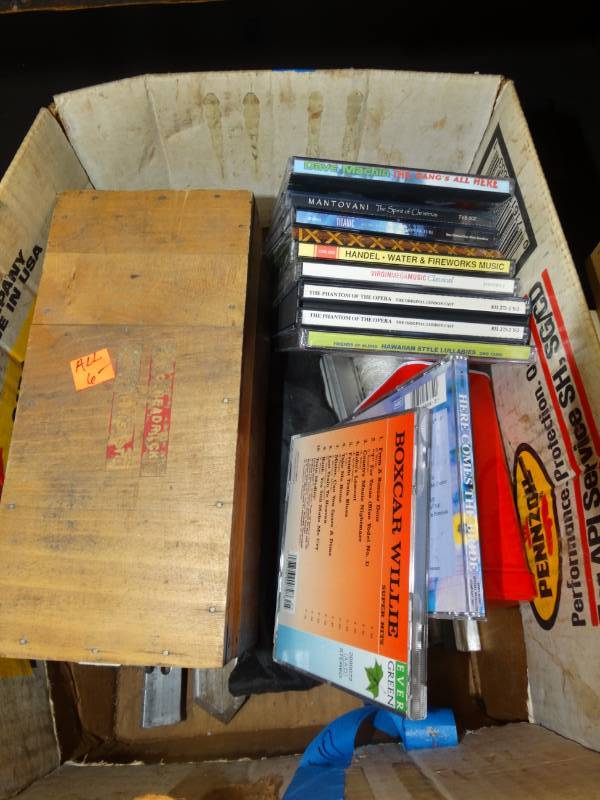 lot 4279 image: Lot of CDs and car bulbs