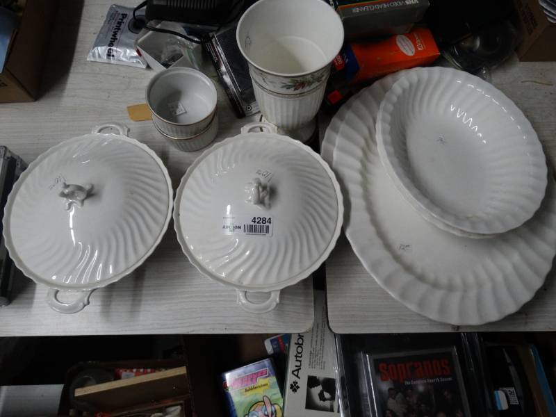 lot 4284 image: Lot of glassware