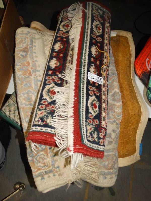 lot 4286 image: Lot of rugs