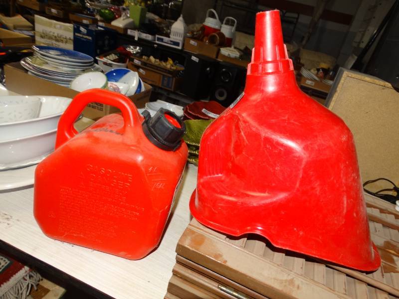 lot 4288 image: 1 gallon gas can and funnel