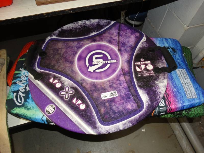 lot 4290 image: 2 boogie boards and snow sled