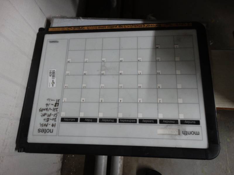 lot 4291 image: 2 white boards