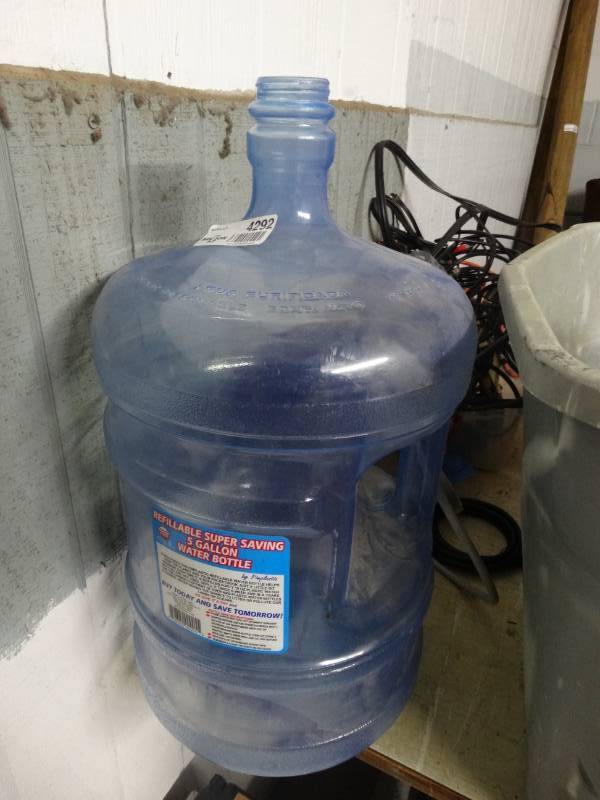 lot 4292 image: 19 liter 5 gallon water jug