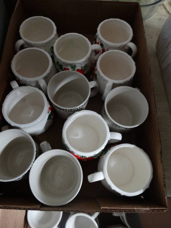 lot 4294 image: Christmas mugs