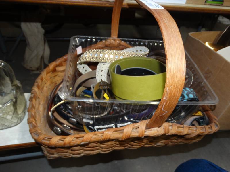 lot 4302 image: Lot of belts and buckles