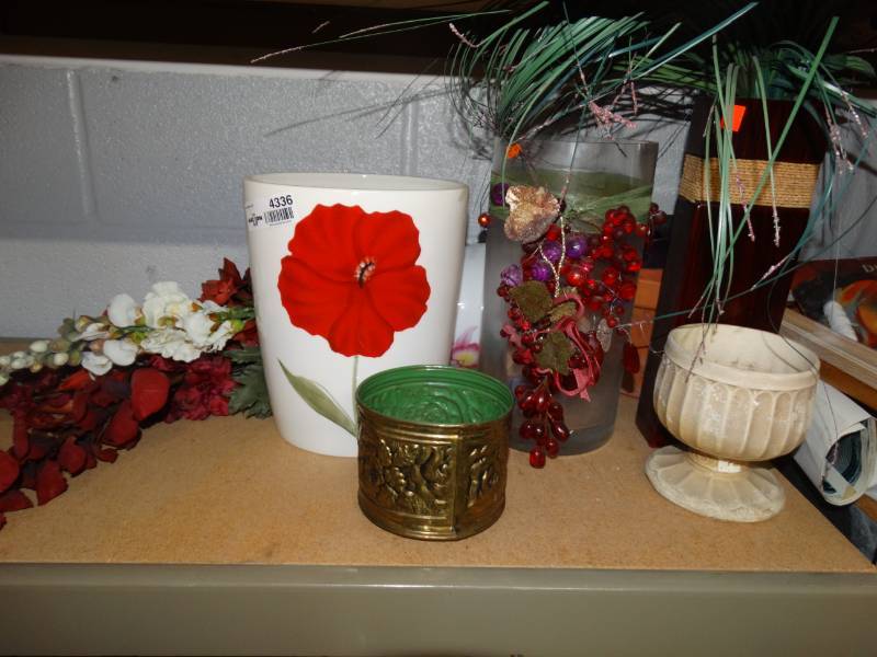 lot 4336 image: Lot of home decor