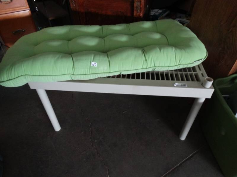 lot 4345 image: Plastic bench w cushion