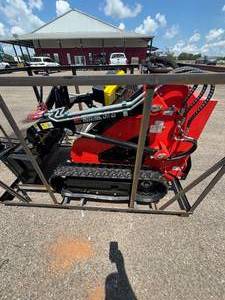 lot 6 image: AGT mini skid steer loader 23 hp