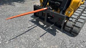 lot 4003 image: Hay Spear Attachment for Skidsteer