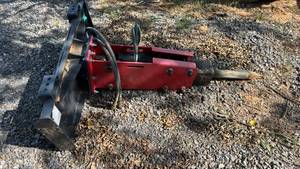 lot 4008 image: Raytree Hydraulic Breaker Hammer Attachment with Hoses Used