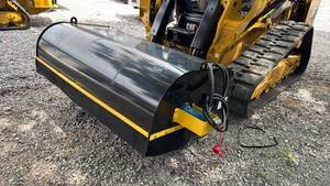lot 4012 image: GIYI 72inch Box Broom Skidsteer Attachment&nbsp