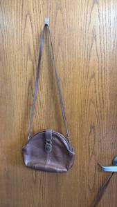 lot 105 image: Vintage leather Coach bag