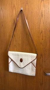 lot 106 image: Pollini bag