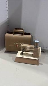 lot 1008 image: Vintage Singer sewhandy childs sewing machine