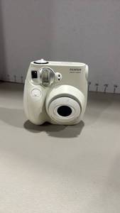 lot 1012 image: Fujifilm Instax Mini Instant Camera