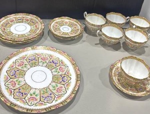 lot 1033 image: Royal Albert Court china plates, tea cups and saucers set of 15