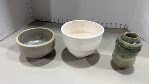 lot 1051 image: Lot of 3 Ceramic Bowls and Vessels cracks in one of them