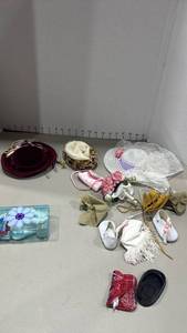 lot 1059 image: Hats, purses, and more for American girl dolls