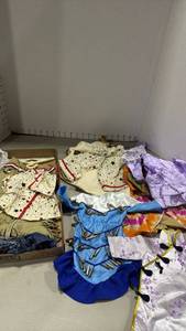 lot 1061 image: American girl and homemade outfits