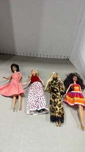 lot 1066 image: Barbie dolls