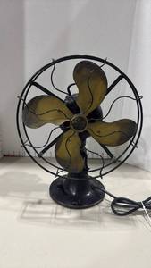 lot 1082 image: Emerson Built to Last Oscillating Table Fan