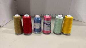 lot 1115 image: Sherlock, serger and quilting thread