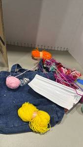lot 1184 image: Yarn, knitting needles and bag