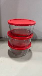 lot 1235 image: 3 Pyrex glass storage containers with lids 1.74qts