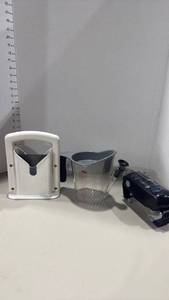 lot 1245 image: Bagel slicer, battery operated jar opener and fat separator