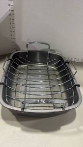 lot 1248 image: Circulon nonstick roasting pan with a rack and lift-up handles