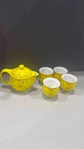 lot 1253 image: Chinese Kung Fu tea set made of yellow and gold porcelain