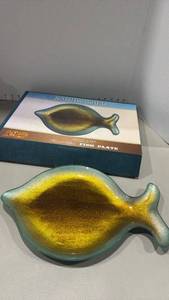 lot 1269 image: Cracker Barrel Fused Glass Fish Plate Sandwashed Serve Ware