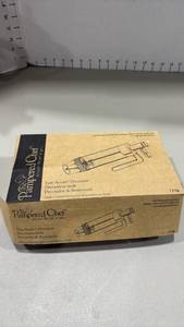 lot 1270 image: The Pampered Chef Easy Accent Decorator 1778