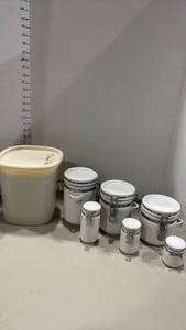 lot 1273 image: Food Storage Container Set 6-Piece White with Locking Lids and plastic storage containers