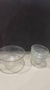 lot 1275 image: Pyrex glass mixing bowls