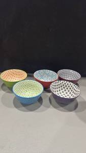 lot 1278 image: Signature Housewares 5-Piece Decorative Bowls Set Assorted Colors Patterns