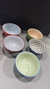 lot 1279 image: Signature Housewares 5-Piece Decorative Bowls Set Assorted Colors Patterns