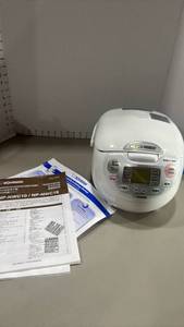 lot 1294 image: Zojirushi Rice Cooker