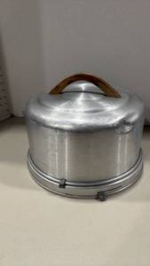 lot 1311 image: Mirro aluminum cake carrier