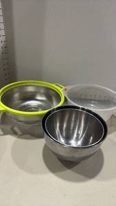lot 1324 image: Kitchen Prep Bowl and Colander Set