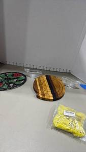 lot 1325 image: Wooden spiral trivet, cast iron trivet, lemon wedge squeezer and more
