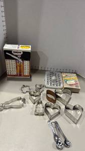 lot 1328 image: Ampia Biscuits Cookie Press with Cutters, Tips, and Decorating Set