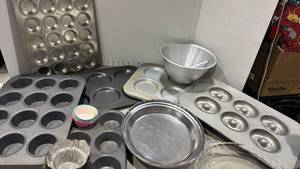 lot 1332 image: Baking Pans, including muffin, donut and pie pans and more
