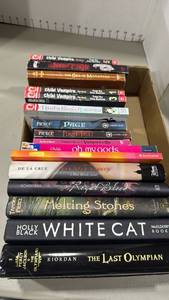 lot 1389 image: Books including white cat, the sea of monsters and more