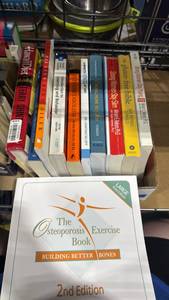 lot 1412 image: Books including Hawaii Diet, gluten free bible and more