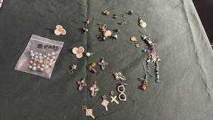 lot 1614 image: Beads, charms and unmatched earrings