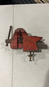 lot 2009 image: Scout 4 inch Bench Vise