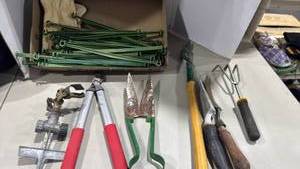 lot 2075 image: Gardening tools, gloves and more